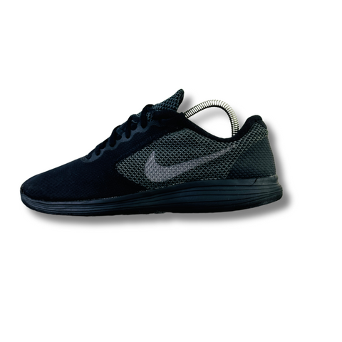 NIKE REVOLUTION