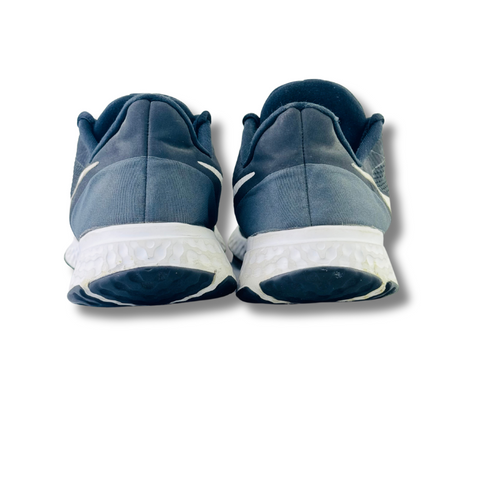 NIKE REVOLUTION 5