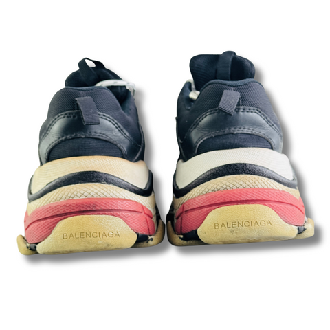 BALENCIAGA TRIPPLE S BLACK RED