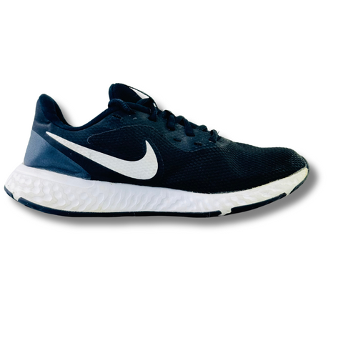 NIKE REVOLUTION 5