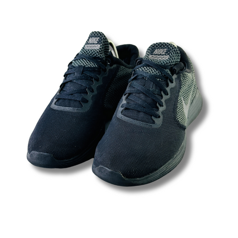 NIKE REVOLUTION